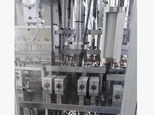 伺服多軸攻牙機